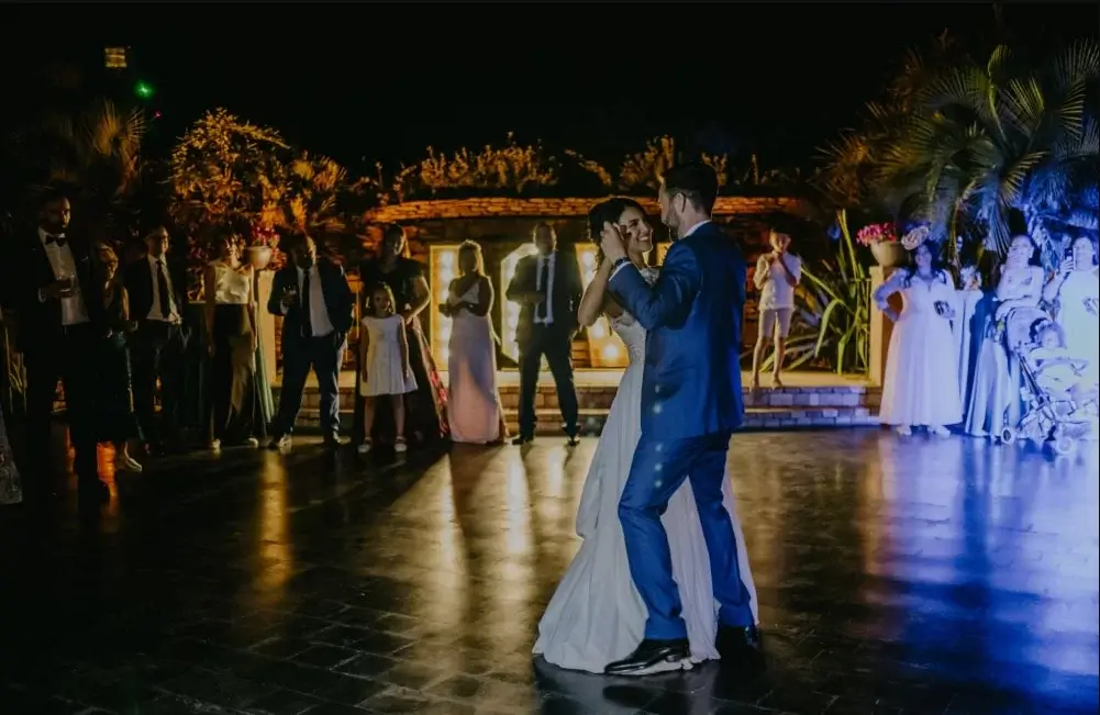 Cómo elegir el DJ perfecto para tu boda en Barcelona