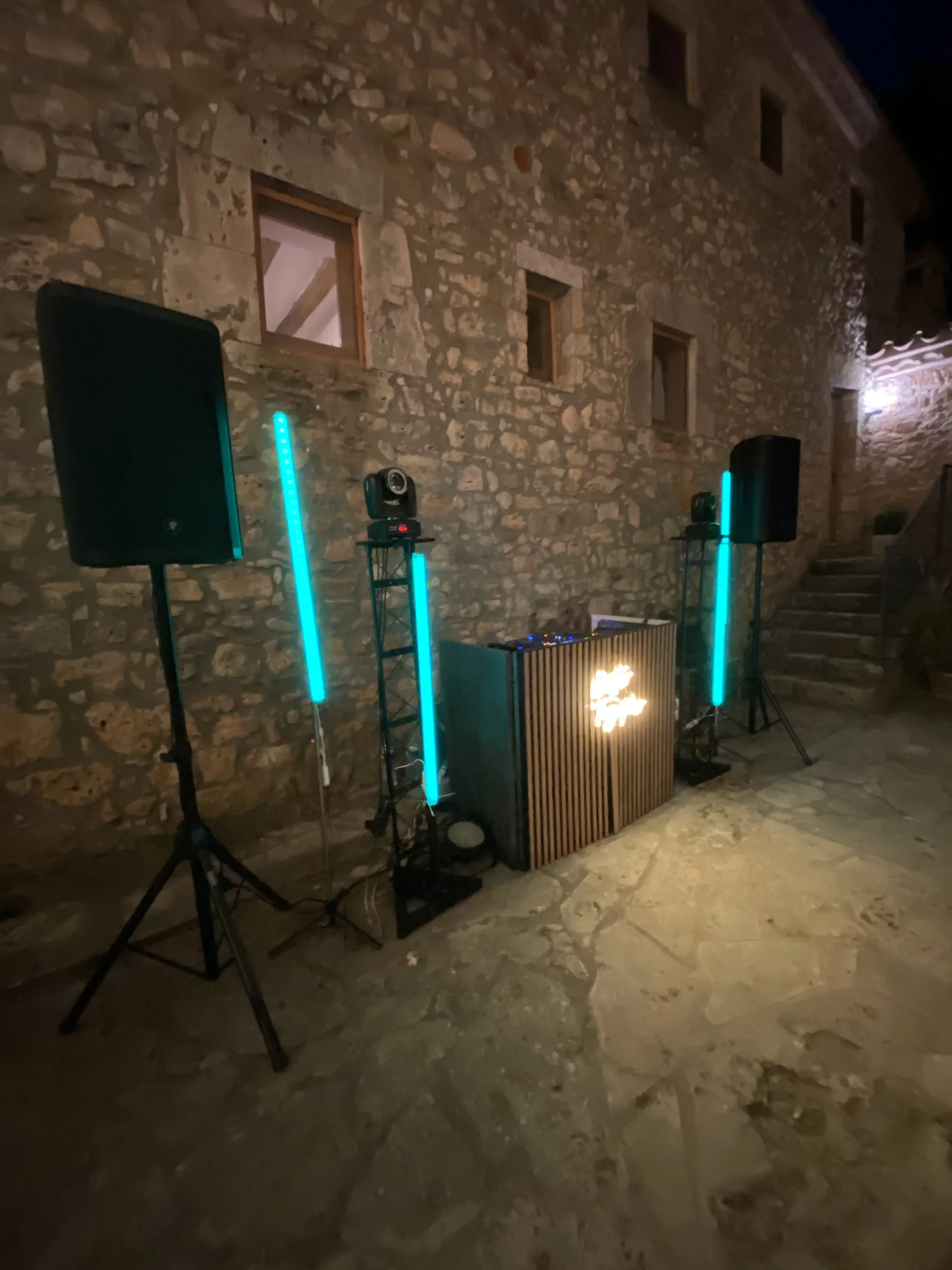 Montaje de discomóvil profesional en evento en Barcelona con luces y sonido